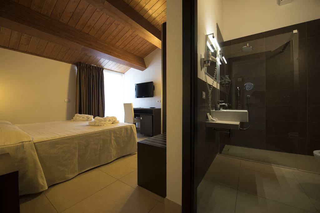 Hotel Iride & 3*