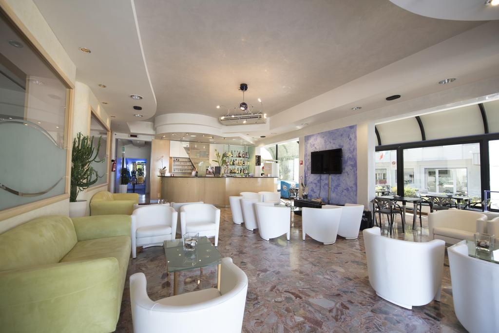 Hotel Iride & 3*
